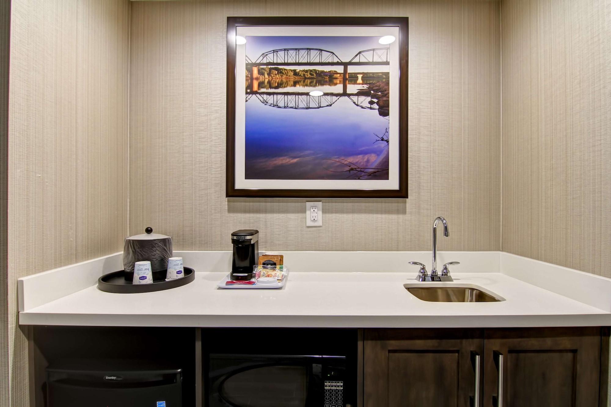 Hampton Inn & Suites By Hilton Saskatoon Airport Eksteriør bilde